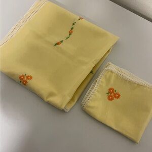 vintage hand embroidery square 42”tablecloth and cloth napkin set of 4